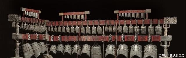 考古专家|40多岁的男墓主,墓里有21个女孩和他的一条狗,专家:心机男