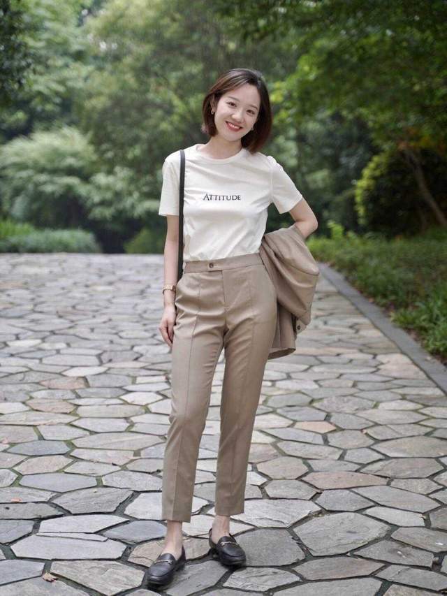 小个子|扔掉紧身裤吧!今年流行这几款,小个子初秋可以这样穿,百搭舒适