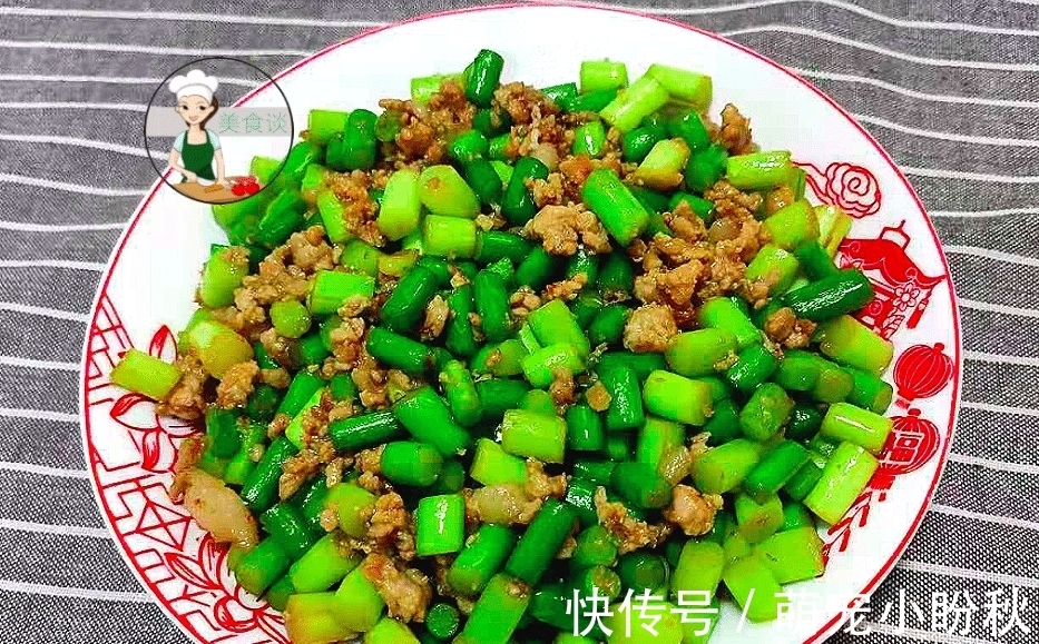 鲜香|菜市场遇到它别手软,被誉为“天然青霉素”,切粒炒着吃,鲜香爽脆