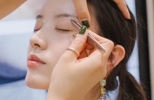 女生|原来,学生时期同样是素颜却有很多异性缘的女生,都有这5个特点