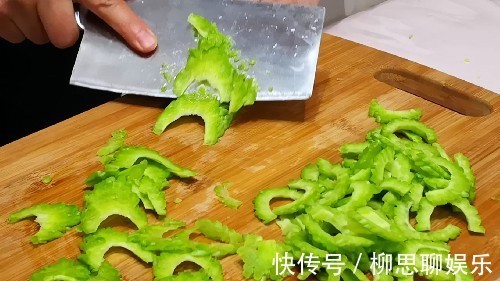 苦瓜|苦瓜不要只炒了,教你新做法,我家一周吃4次,营养又解馋,真香