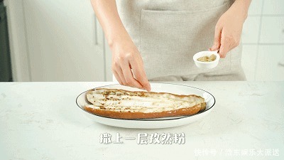 干净|茄子像这样一蒸一浇,香出新高度!皮都扒拉干净了