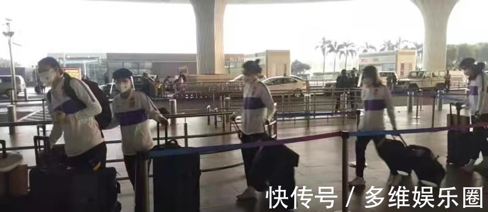 中国女足|凯旋|冠军归来!中国女足搭乘包机回国,今晚抵沪
