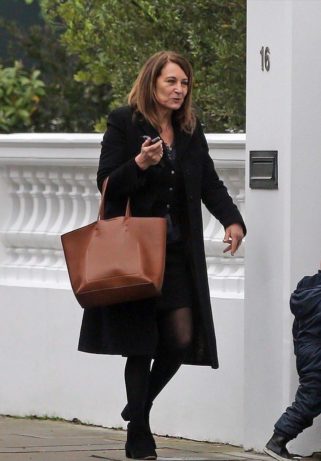 皮帕|凯特为迎结婚10周年做医美？穿婚纱大衣重回婚礼教堂，皮肤太平整