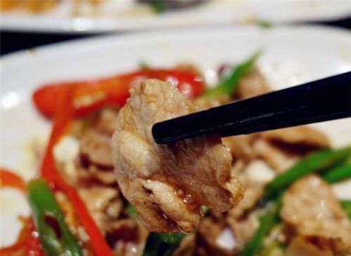 大厨|大厨说漏嘴：无论炒什么肉，加勺“它”肉更鲜，滑嫩爽口还不粘锅