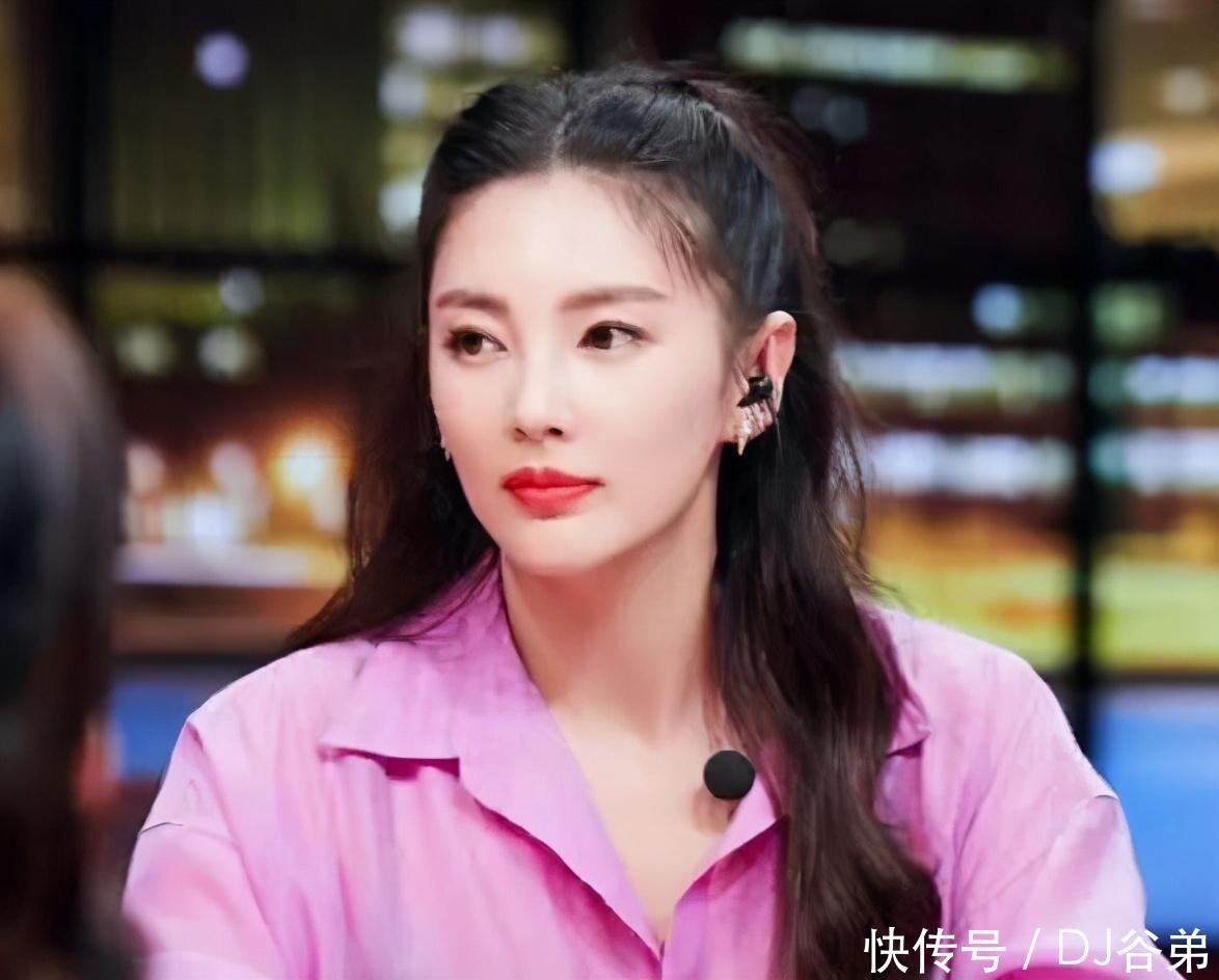 表演|张雨绮跑调嘉宾表情吸睛,《浪姐》表演名不副实大招帮她赢好感