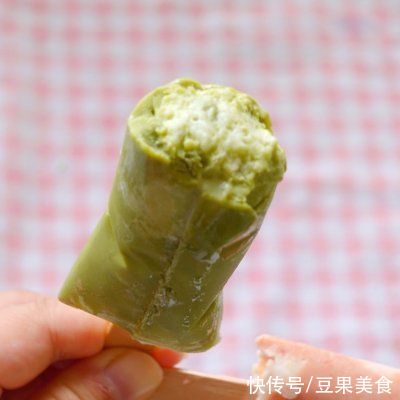 巧克力酸奶冰淇淋，这个冰棒雪糕好吃不腻，酸酸甜甜