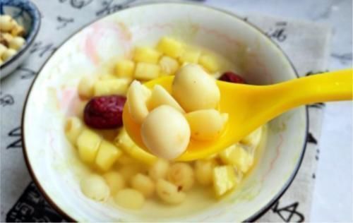 苹果|失眠最怕喝“这汤”,简单煮一煮,补血安神,一觉睡到大天亮