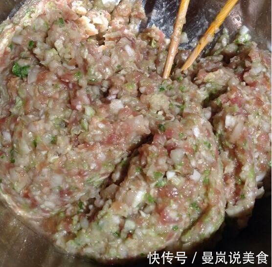 做饺子馅时放熟油还是放生油，九成人会放错，怪不得饺子不好吃