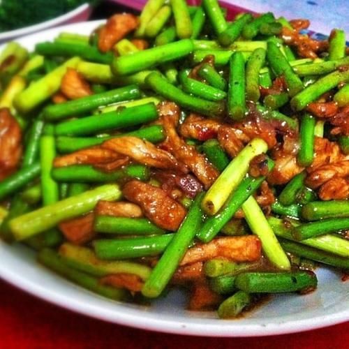 蒜苔|为啥猪肉一炒就变柴?注意这三点,炒好的猪肉鲜嫩滑口,不老不柴