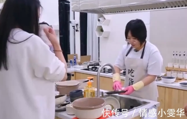 辣目洋子|《桃花坞》13人玩游戏,李雪琴洗碗2小时,只有辣目洋子1人陪伴