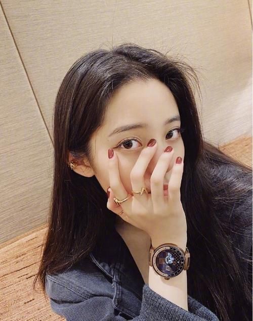 每个脸型都有适合的耳环类型，戴对款式提升气质，教你4种戴法