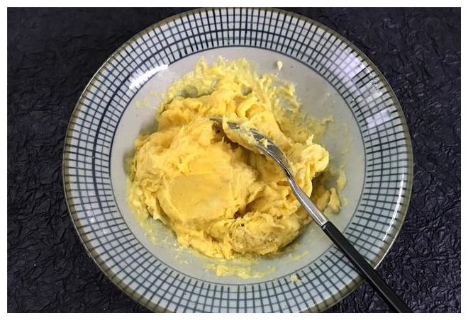 不用揉面,不用擀皮,简单3步,教你做网红甜点,咬一口酥掉渣