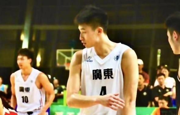 男友|女排名将被曝“忘年恋”!鲜肉男友只有19岁,两人相差7岁被看衰