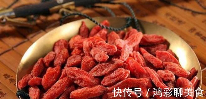 食用枸杞|睡前吃5粒枸杞，连吃5天3个好处会找“上门”，早知早受益！