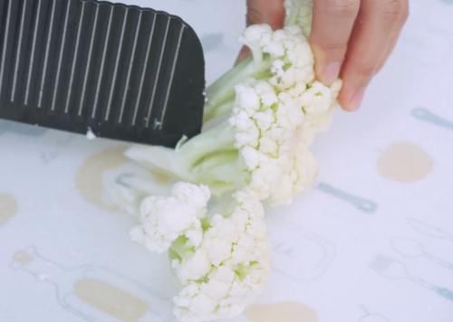 肉香|干锅花菜这样做太好吃,搭配五花肉一起炒,肉香扑鼻,营养解馋