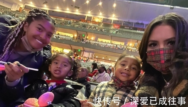 碧昂丝|瓦妮莎全家出游,大女儿脏辫抢眼,两小女儿神似科比!