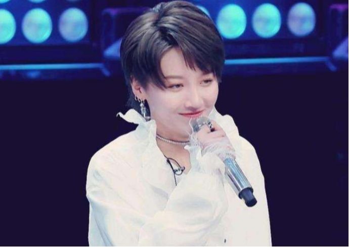  实力|华语女歌手新排名出炉，第一名当之无愧，杨超越竟成了第二？