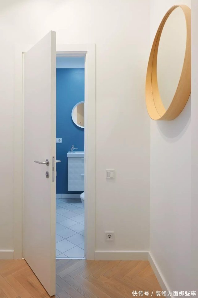 榻榻米床|83平混搭风二居室，一张橘色沙发客厅空间，卧室只有榻榻米好吗