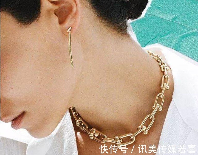 首饰|女人戴“手镯”还是“手表”好看?三个理由告诉你,戴错很尴尬!