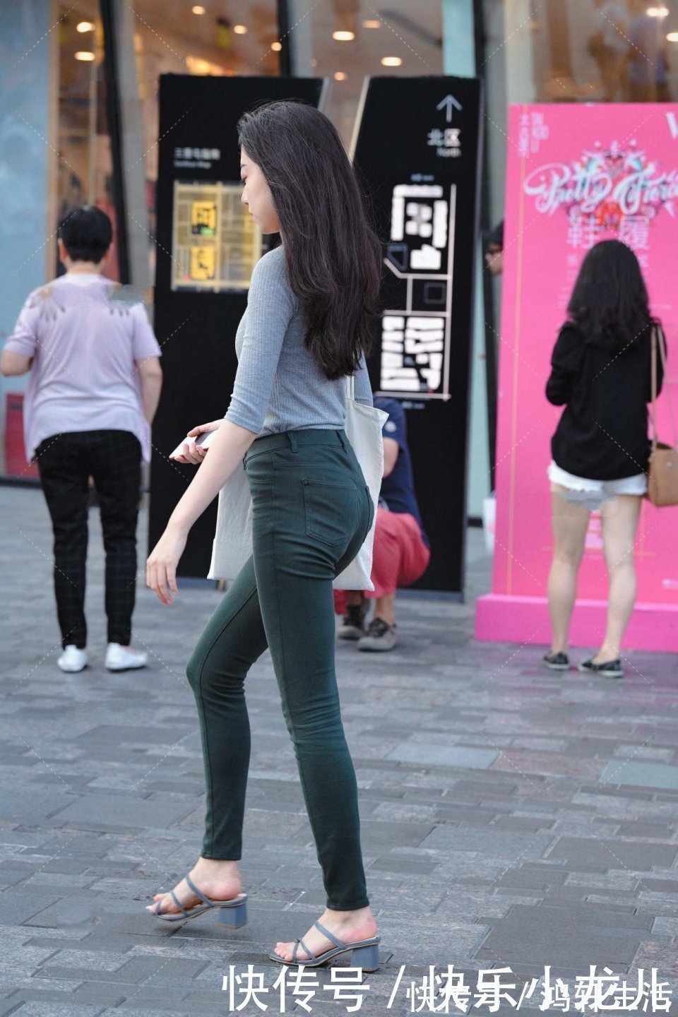 气质|提升自身气质同样也能穿出时尚感,黑灰色穿搭简单大气,温柔气质