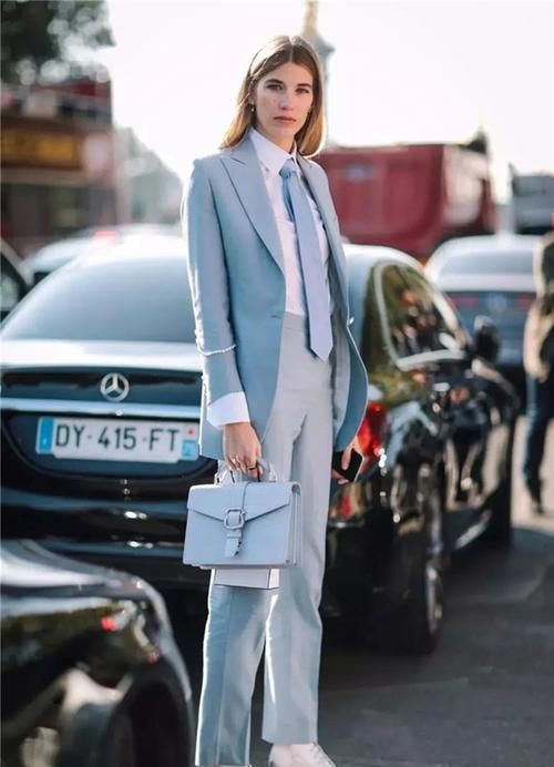 春季也太适合“大女人风”了，掌握这几个小技巧，轻松穿出大气场