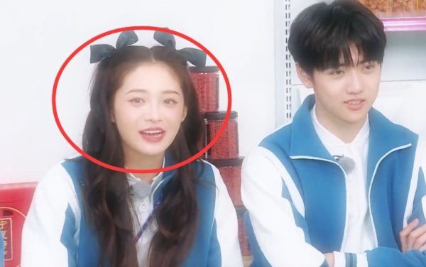 baby节目中甜美开嗓，周洁琼下意识反应，暴露小女孩的心思