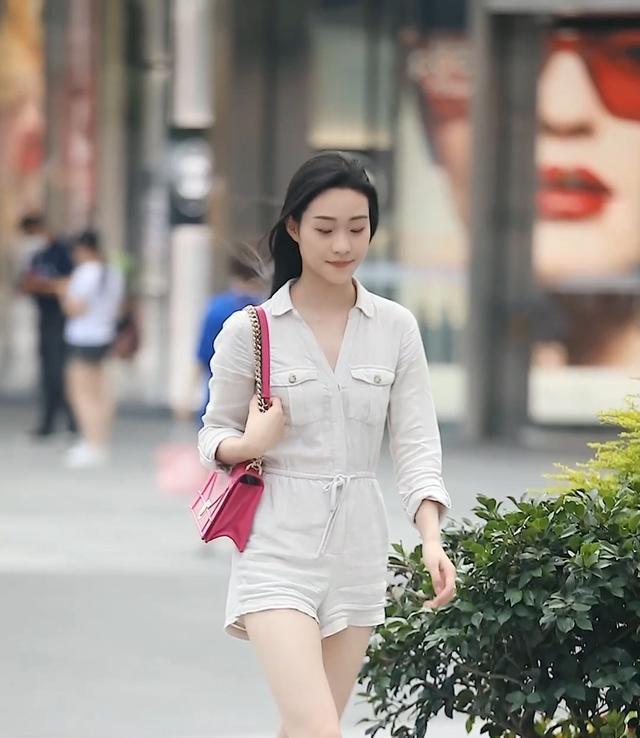 最近大火的工装连体服, 有个性的小姐姐都喜欢