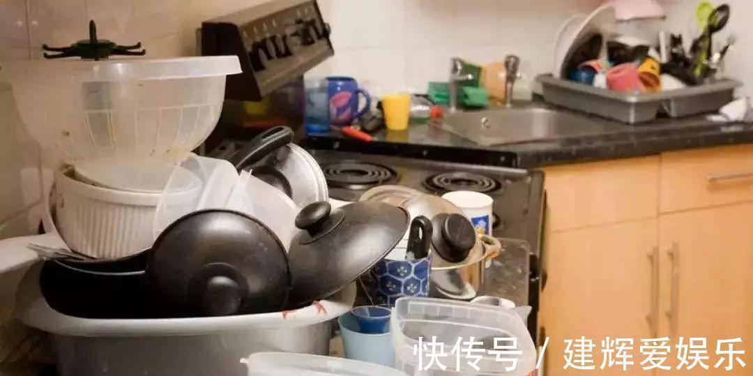 以前真傻，厨房瓶瓶罐罐堆灶台！瞧聪明人这样做，干干净净还高级