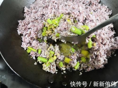豆角|70岁老妈教我剩米饭新吃法,饭菜一锅,营养省事还健康,比炒饭香