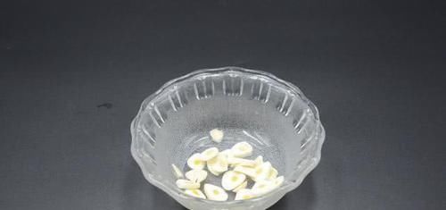 红糖|红糖加大蒜泡水喝，作用真厉害，解决了男性朋友的困扰，快试试吧