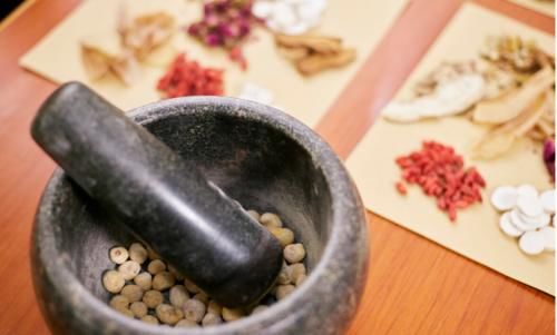 王洪绪|腰腿膝总是痛，1个名方逼走骨缝里的风、寒、湿，越怕冷越有效