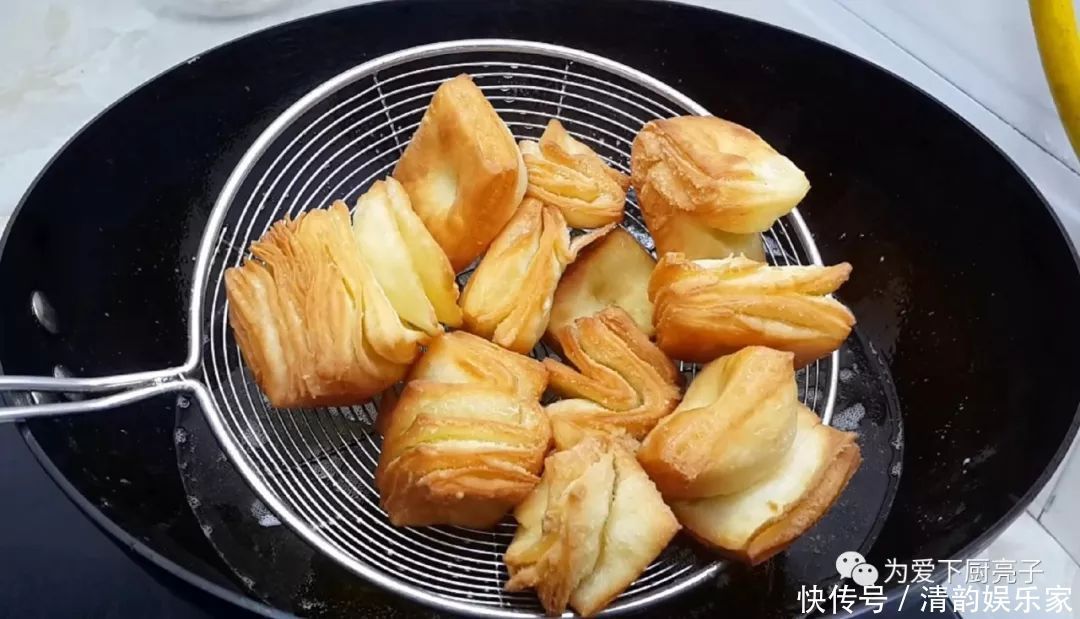 必备|过年餐桌必备小零食,不加一滴水,30多年头一次见,比麻花还好吃