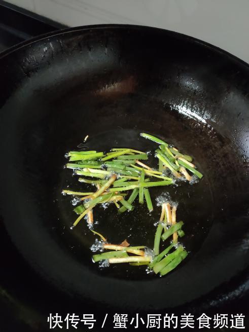 试试|做面条时,烹饪方法越简单,味道却越经典,学会了在家试试太香了