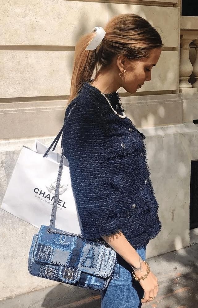 ?最近火了一种穿法叫：“小香风外套+裙子”，时髦高级还显瘦