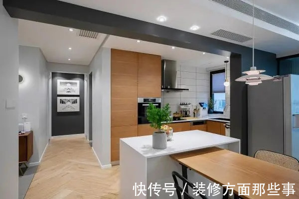 客厅|140平简约风三居室,封闭露台扩大客厅休闲工作两不误