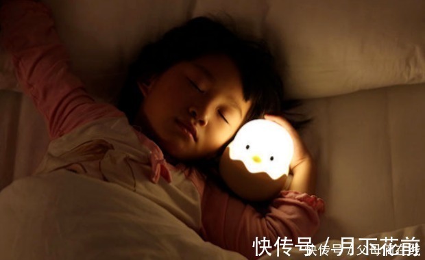 孩子|睡觉前,家长不要做这“3件事”,对孩子身高发育有阻碍,要知晓