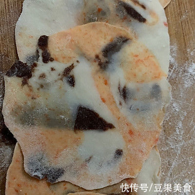 深色|两块钱搞定一道家常美食虎皮饺