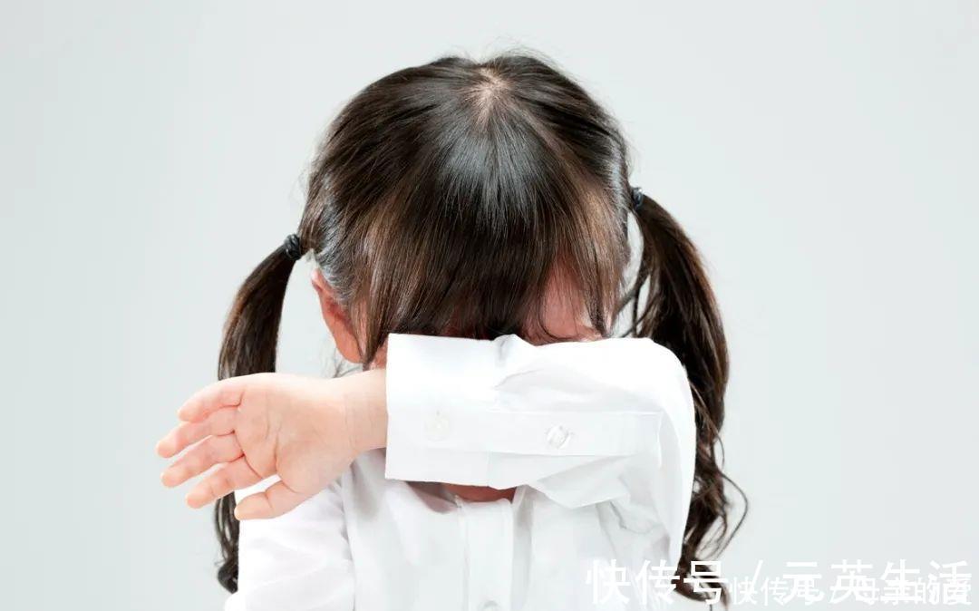 自信|为啥你家孩子不自信?心理学:潜意识里形成的自卑一生都无法磨灭