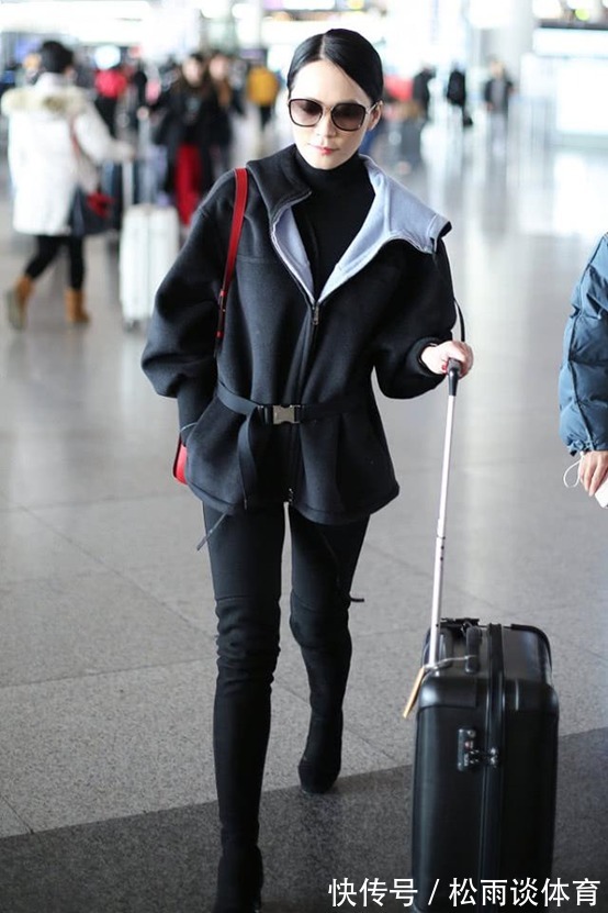 外套|“不老女神”俞飞鸿不愧为中年之光,巴掌腰+漫画腿,真不像48岁