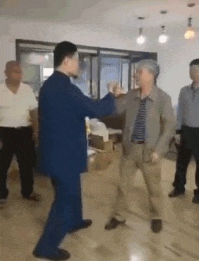 |搞笑GIF：大家都散了吧 今天这婚怕是结不成了