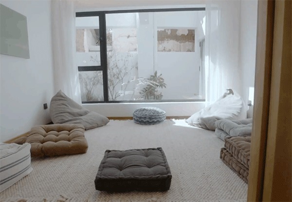 会客厅|5位阿姨抱团养老，合买520㎡老宅，花183万装成山间别墅