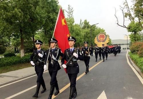 为什么父母说考个警校，比去双一流大学好呢？要看自己个人爱好！