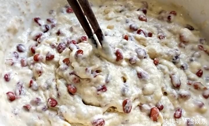 水果蒸糕太好吃了,不用一滴水,香甜蓬松又细腻,老人孩子都爱吃