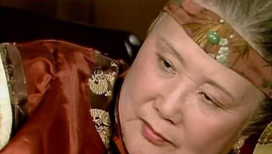 邢夫人@中秋之夜贾探春为何陪贾母到深夜,这一个细节,其实寓意颇深