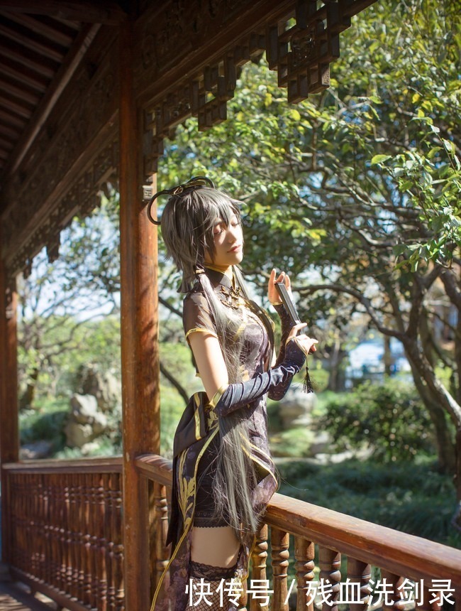 乐正绫|洛天依金丝雀的cos,惊艳旗袍+逆天长腿,锦衣卫速速前来护驾