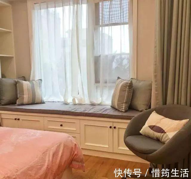 飘窗|卧室飘窗别再浪费了，现在流行这样装，能顶上一个大衣柜