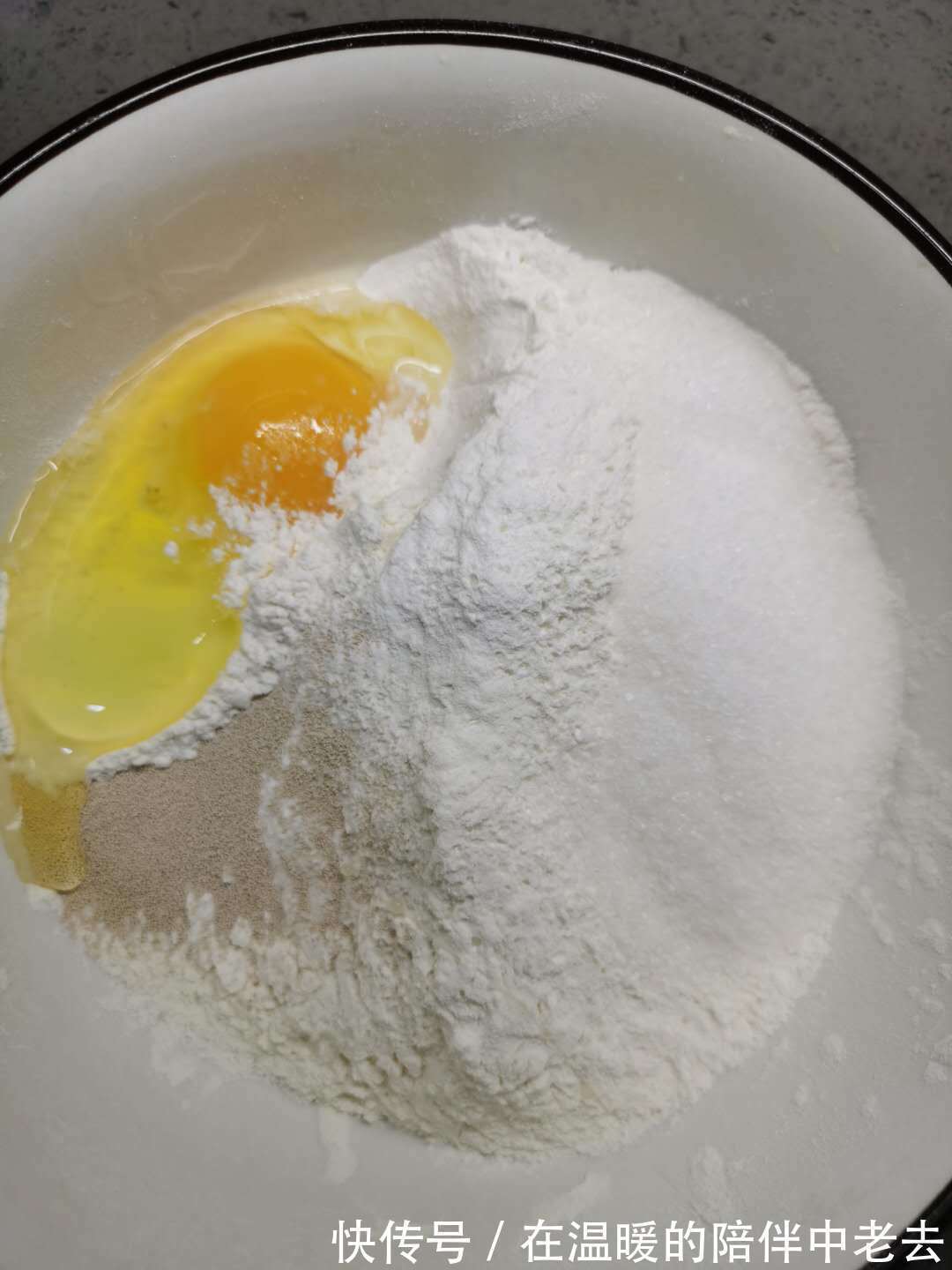 这小饼一上桌，儿子一口气吃10个还说没吃够，柔软咸香，太好吃！