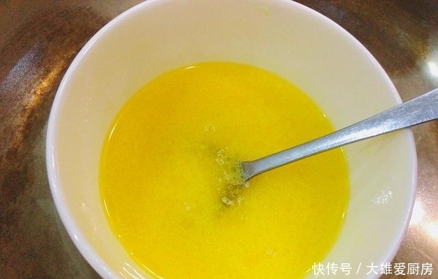 蛋糕最简单的做法，不用分离蛋白蛋黄，蓬松暄软，没有烤箱也能做