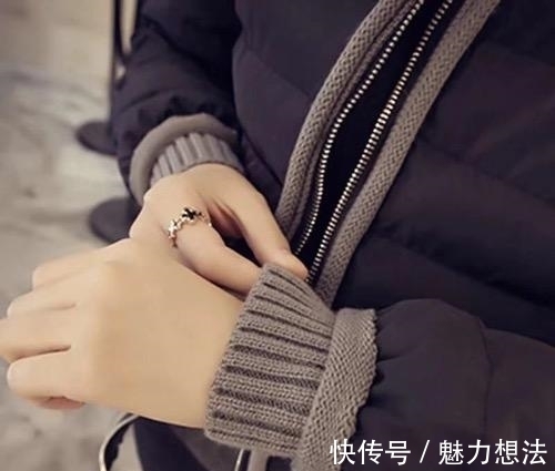 时尚 建议中年女人:咬咬牙拿下这“嫩龄棉衣”,年初一穿,优雅又富贵